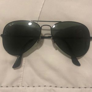 Black Rayban Aviators